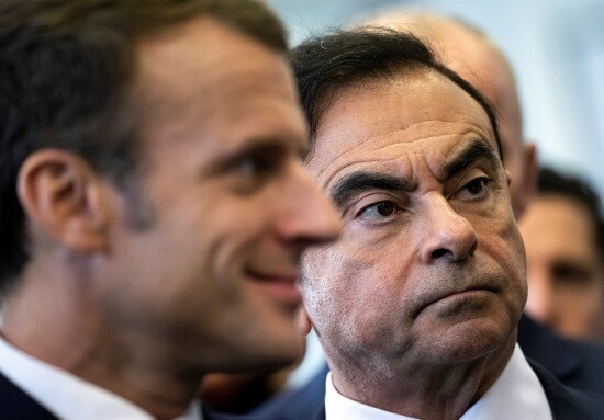 フランスのエマニュエル・マクロン大統領（左）とカルロス・ゴーン氏（右）