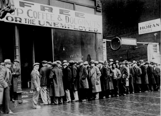 世界恐慌の時に、支給される食料を求めて列を成すアメリカ市民