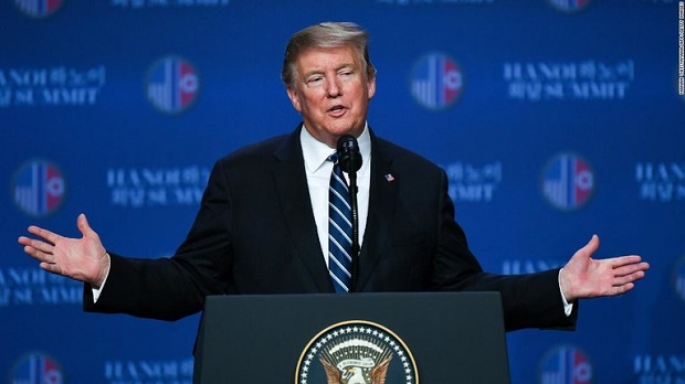 ２度目の米朝首脳会談は合意が結ばれることなく打ち切りとなった後に記者会見に質問に答えるトランプ大統領