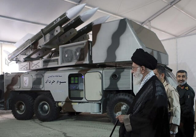 イランの迎撃ミサイルコーダッド３とハメネイ師